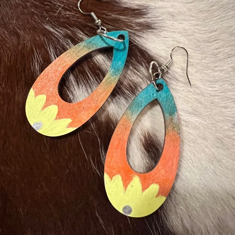 Hand painted earrings - Picture 1 of 1